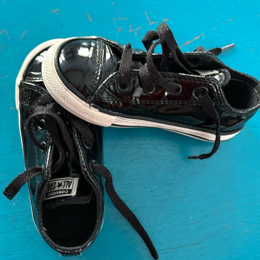 TODDLER CONVERSE black patent leather sneakers